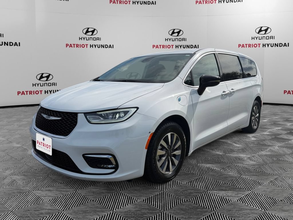 Used 2024 Chrysler Pacifica Limited FWD image 7