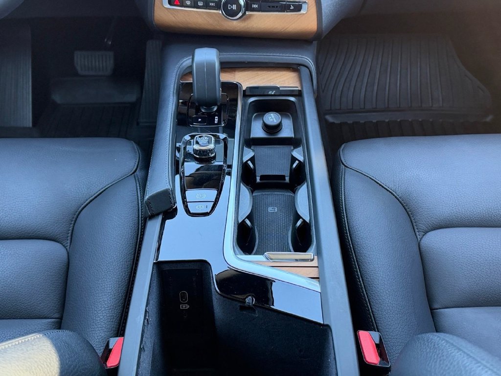 Certified 2024 Volvo XC90 B5 Plus AWD/4WD image 15