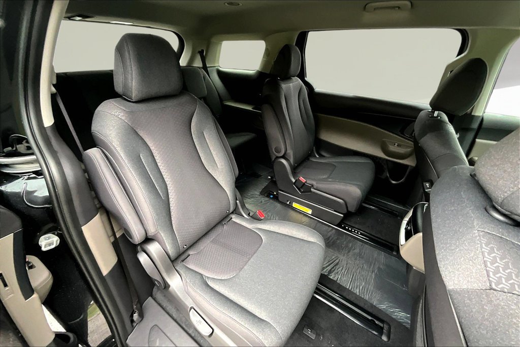 New 2026 Kia Carnival LX FWD image 9