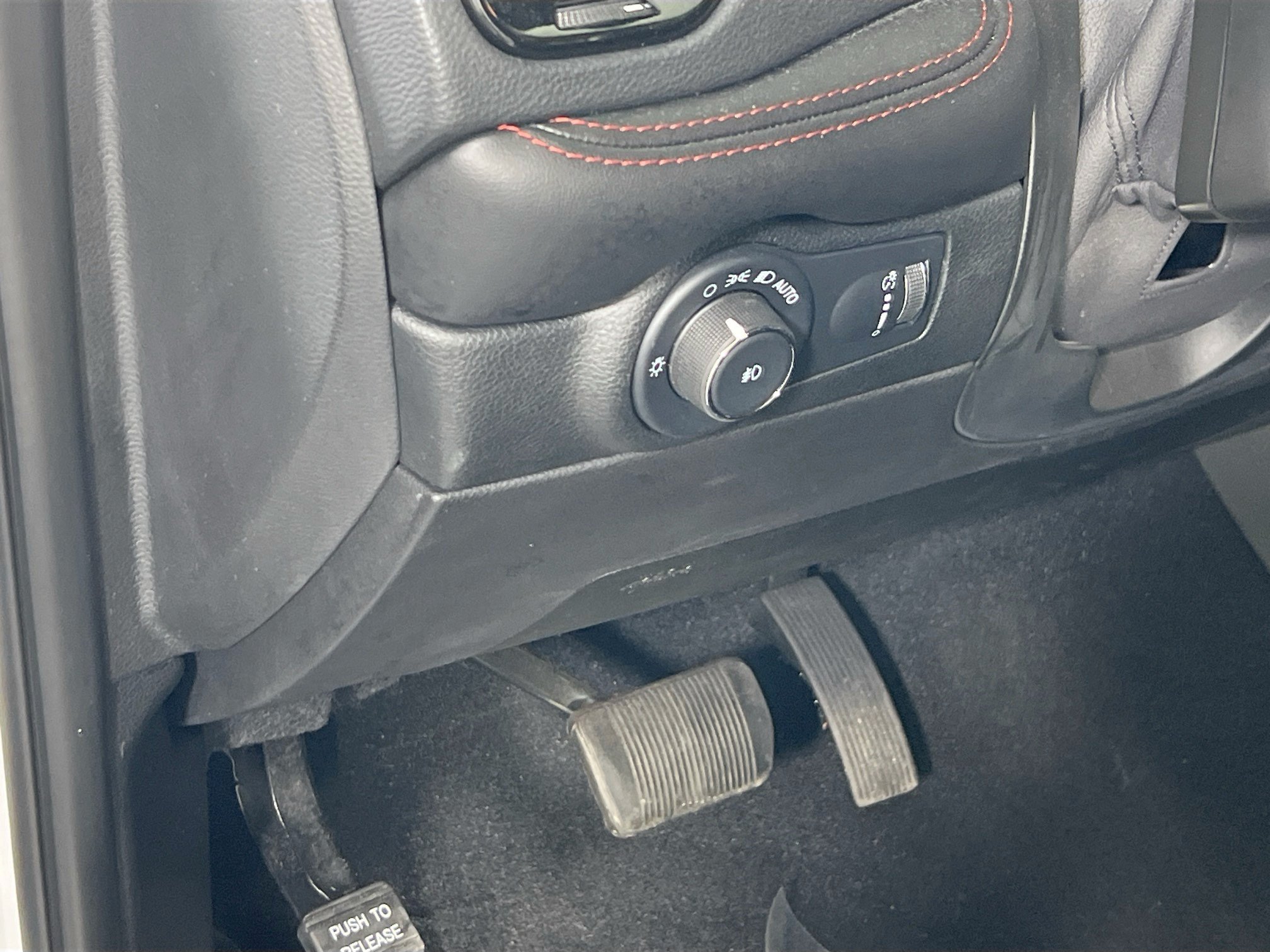 Used 2023 Dodge Durango R/T w/ Tow 'N Go Package AWD/4WD image 10