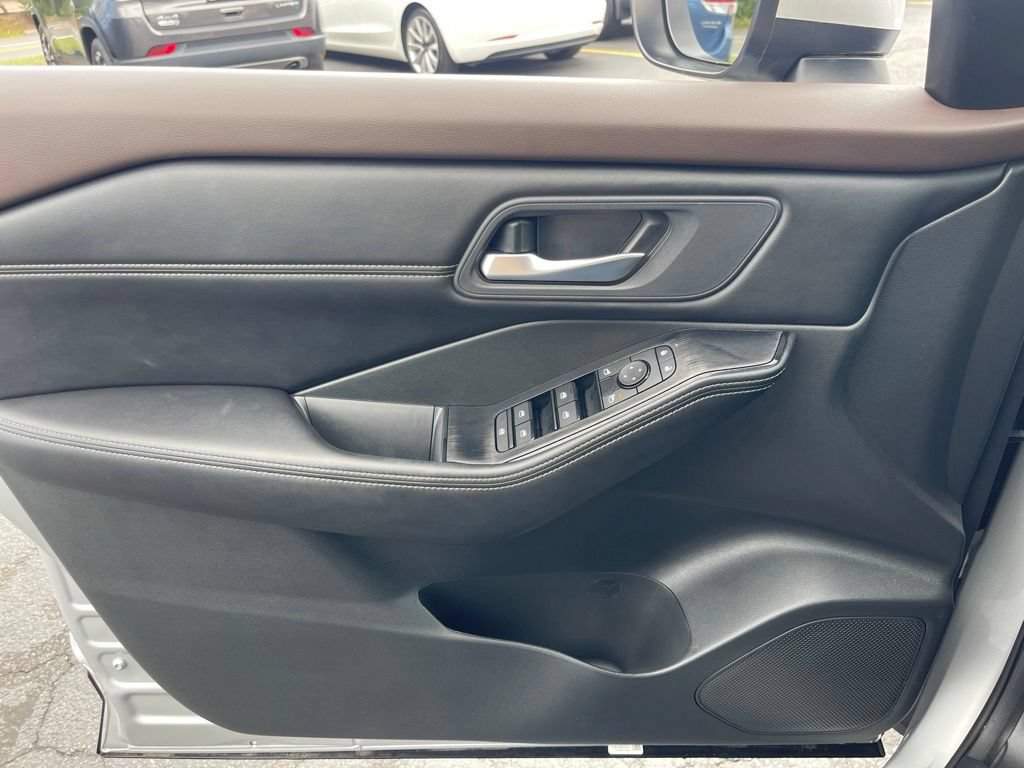 Certified 2023 Nissan Rogue SV w/ SV Premium B Package AWD/4WD image 9