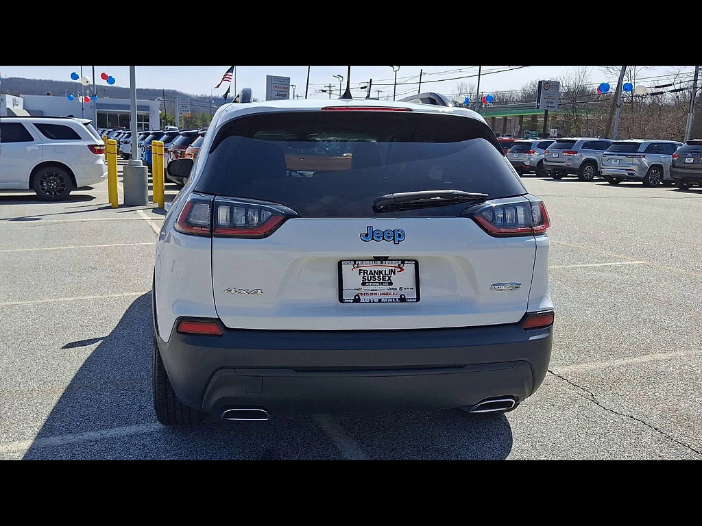 Certified 2022 Jeep Cherokee Latitude Lux w/ Mopar Interior Package AWD/4WD image 7