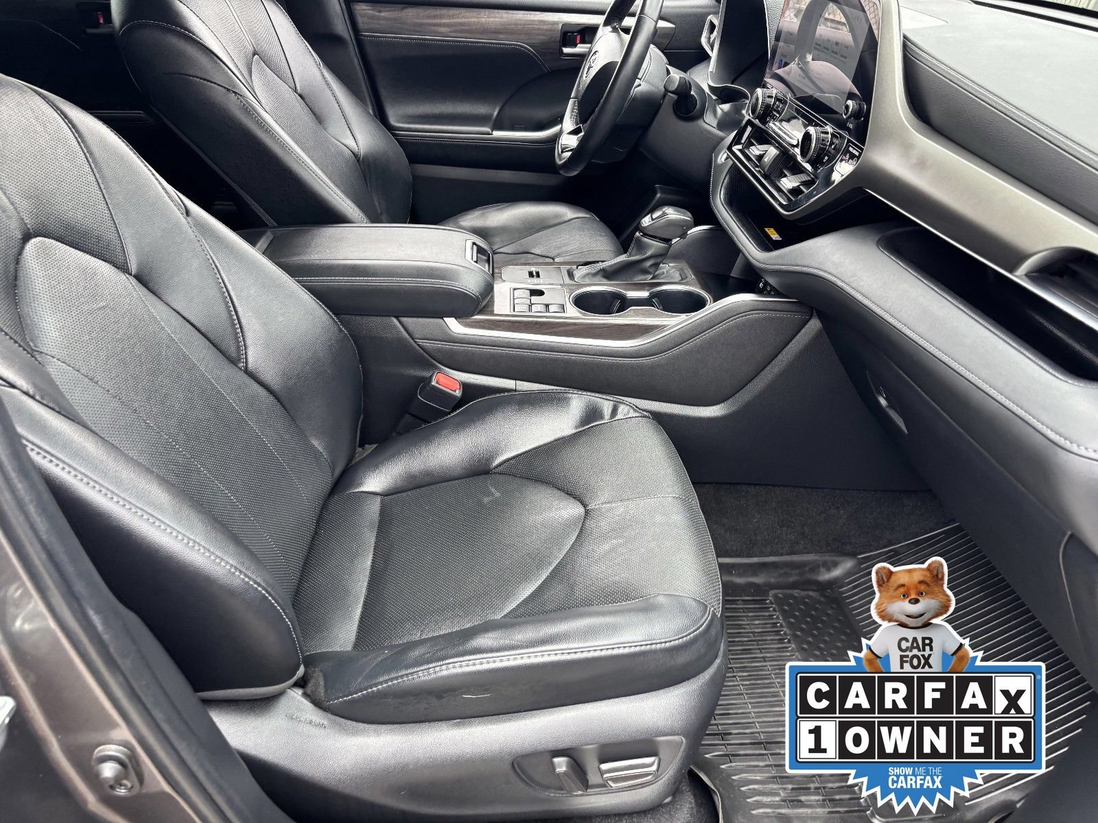 Used 2024 Toyota Highlander Limited FWD image 12