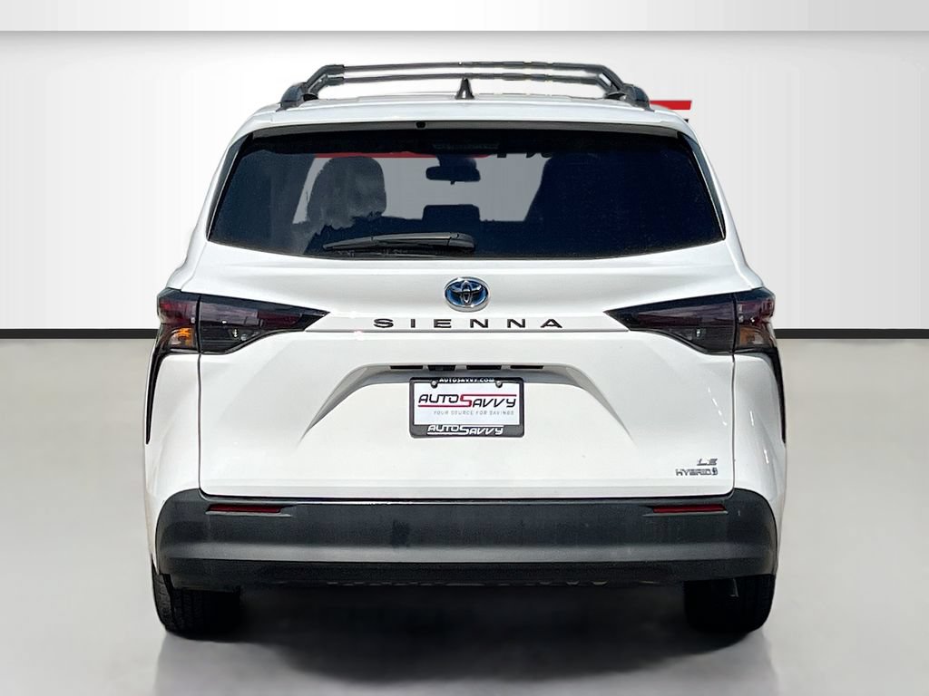 Used 2023 Toyota Sienna LE FWD image 6