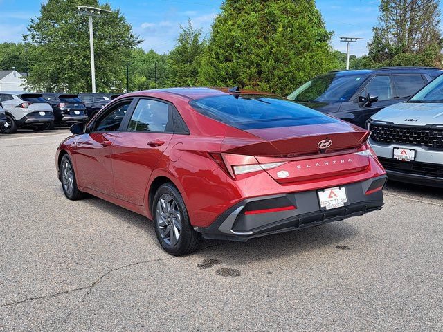 Used 2024 Hyundai Elantra SEL FWD image 7