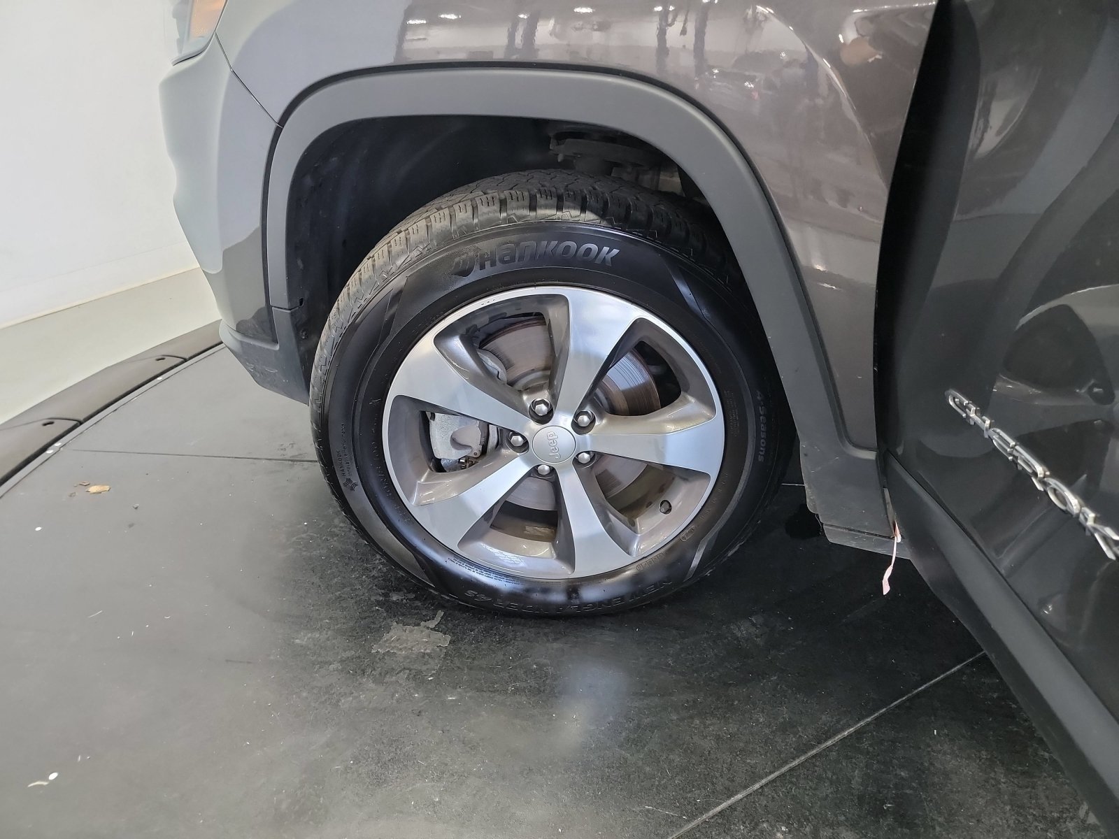 Used 2019 Jeep Cherokee Limited AWD/4WD image 29