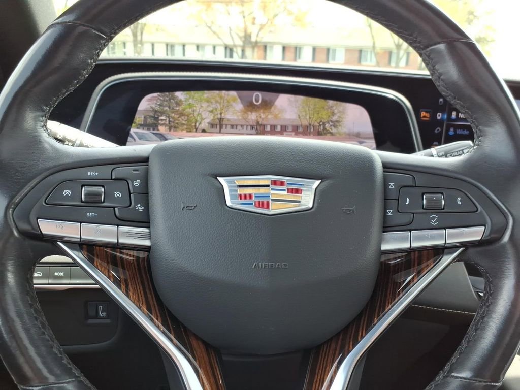 Used 2021 Cadillac Escalade Premium Luxury w/ LPO, Illumination Package AWD/4WD image 29
