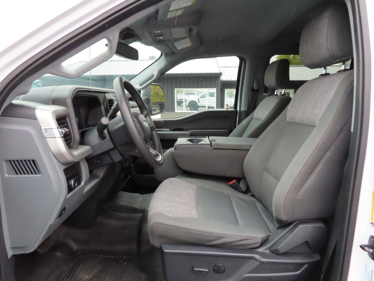 Used 2025 Ford F250 XLT w/ Black Appearance Package AWD/4WD image 17