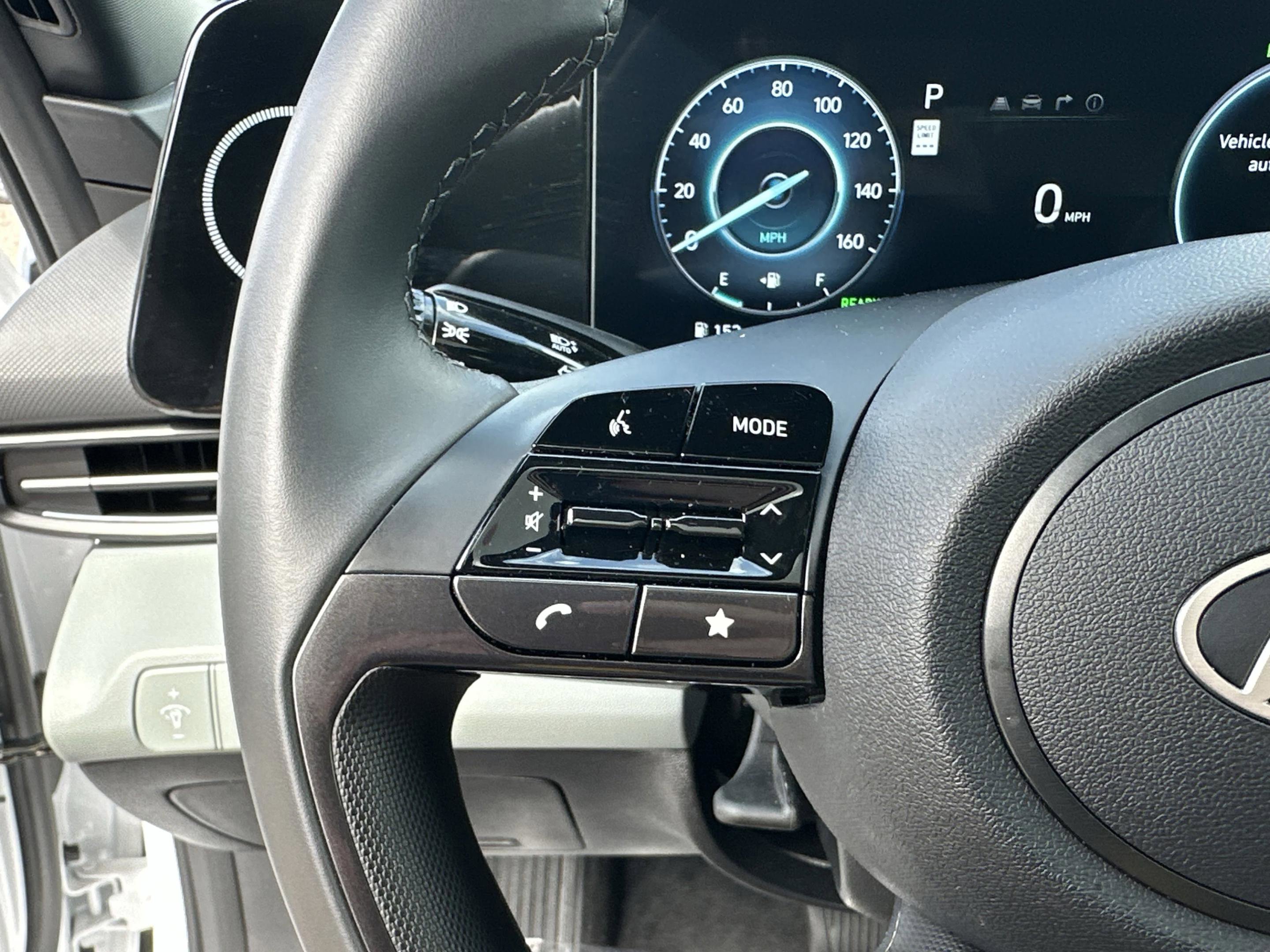 Used 2025 Hyundai Elantra Limited image 33