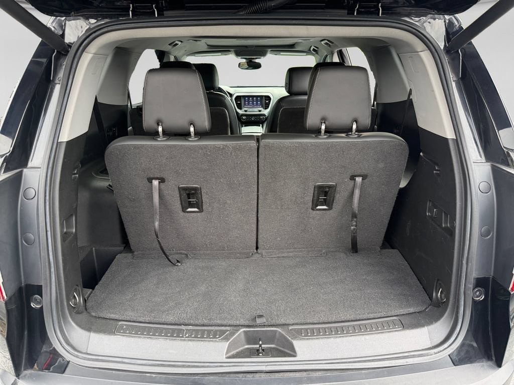 Used 2022 GMC Acadia SLT w/ Technology Package FWD image 18