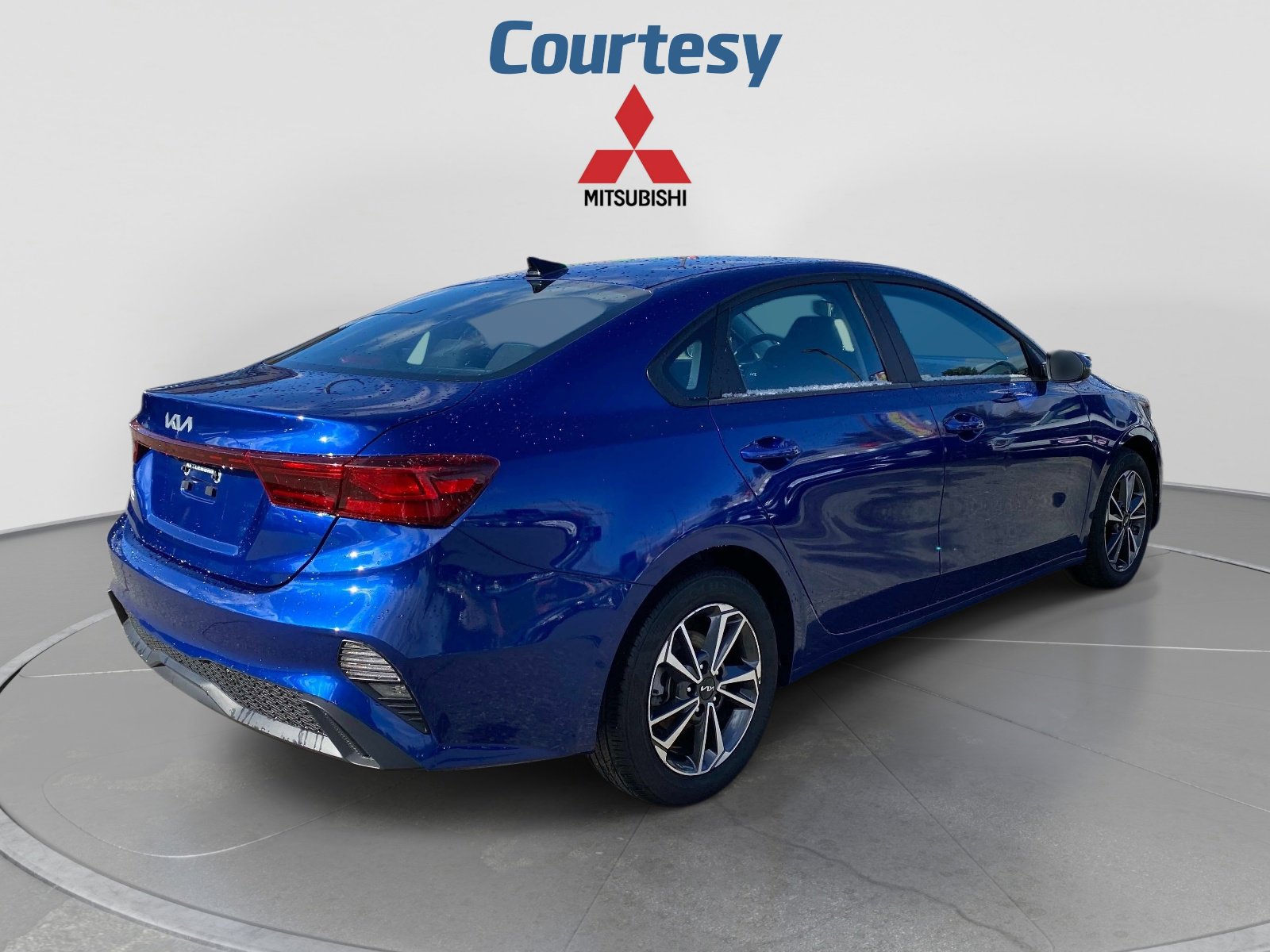 Used 2024 Kia Forte LXS w/ LXS Technology Package FWD image 5