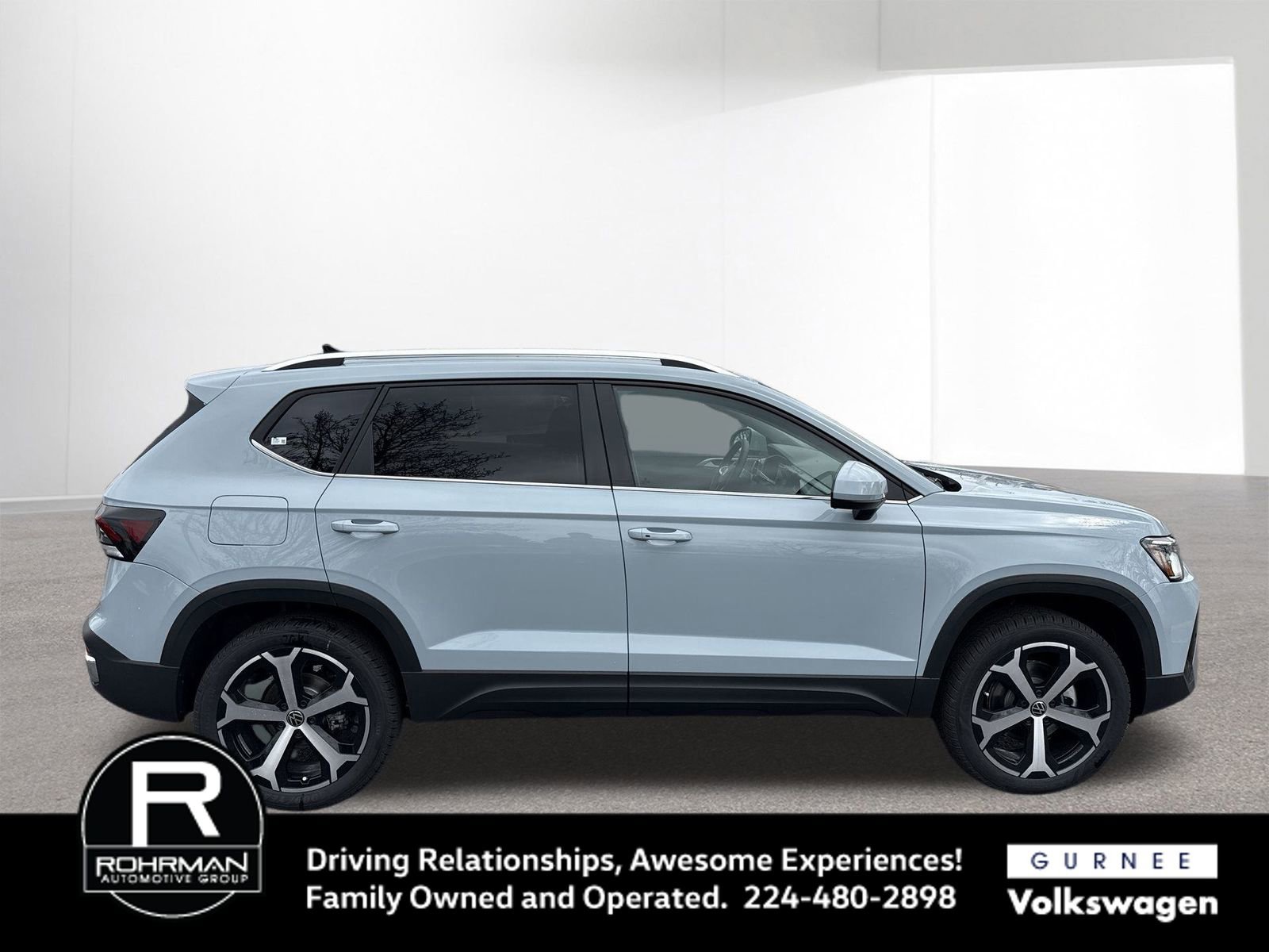 Used 2025 Volkswagen Taos SEL AWD/4WD image 11