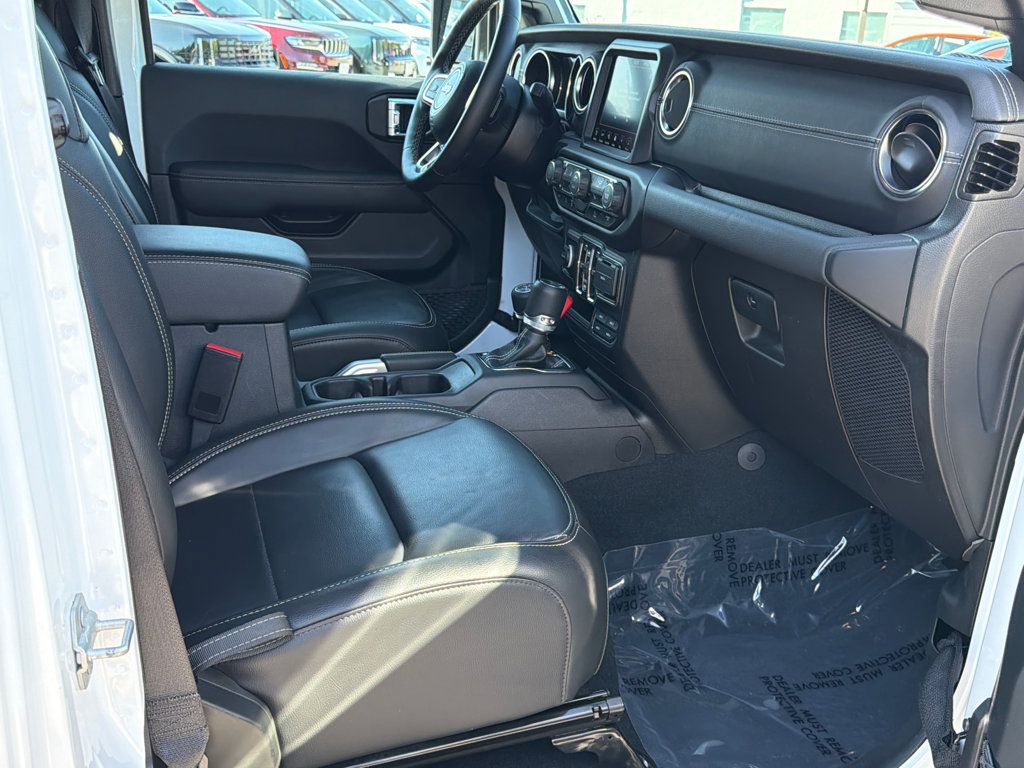 Used 2022 Jeep Wrangler Unlimited Sahara w/ Cold Weather Group AWD/4WD image 13