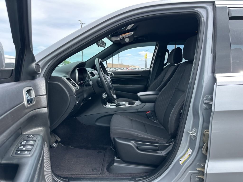 Used 2018 Jeep Grand Cherokee Laredo AWD/4WD image 8
