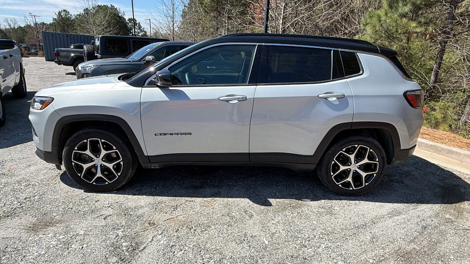 Used 2024 Jeep Compass Limited image 11