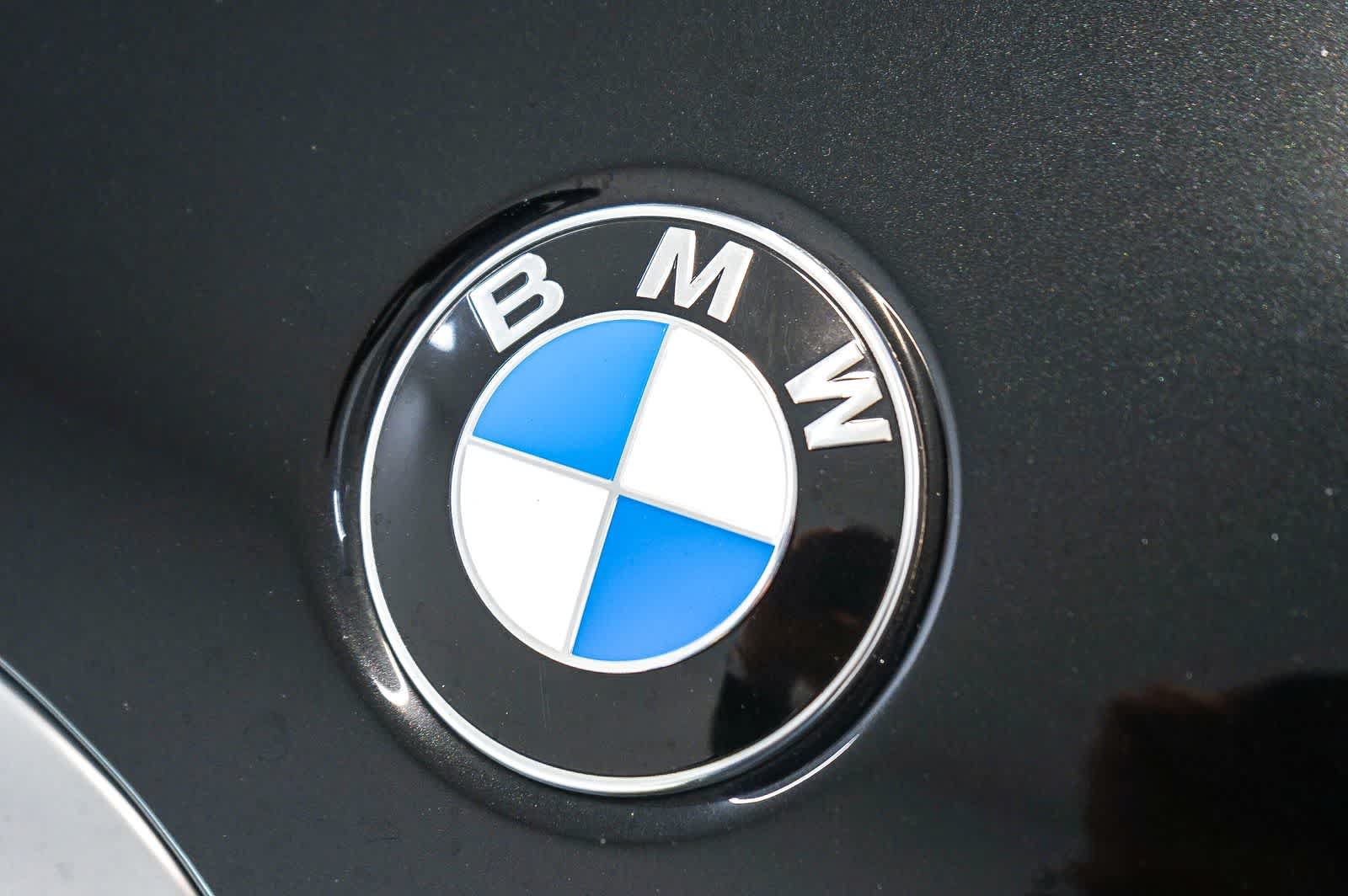 Used 2022 BMW X4 xDrive30i w/ Parking Assistance Package AWD/4WD image 17