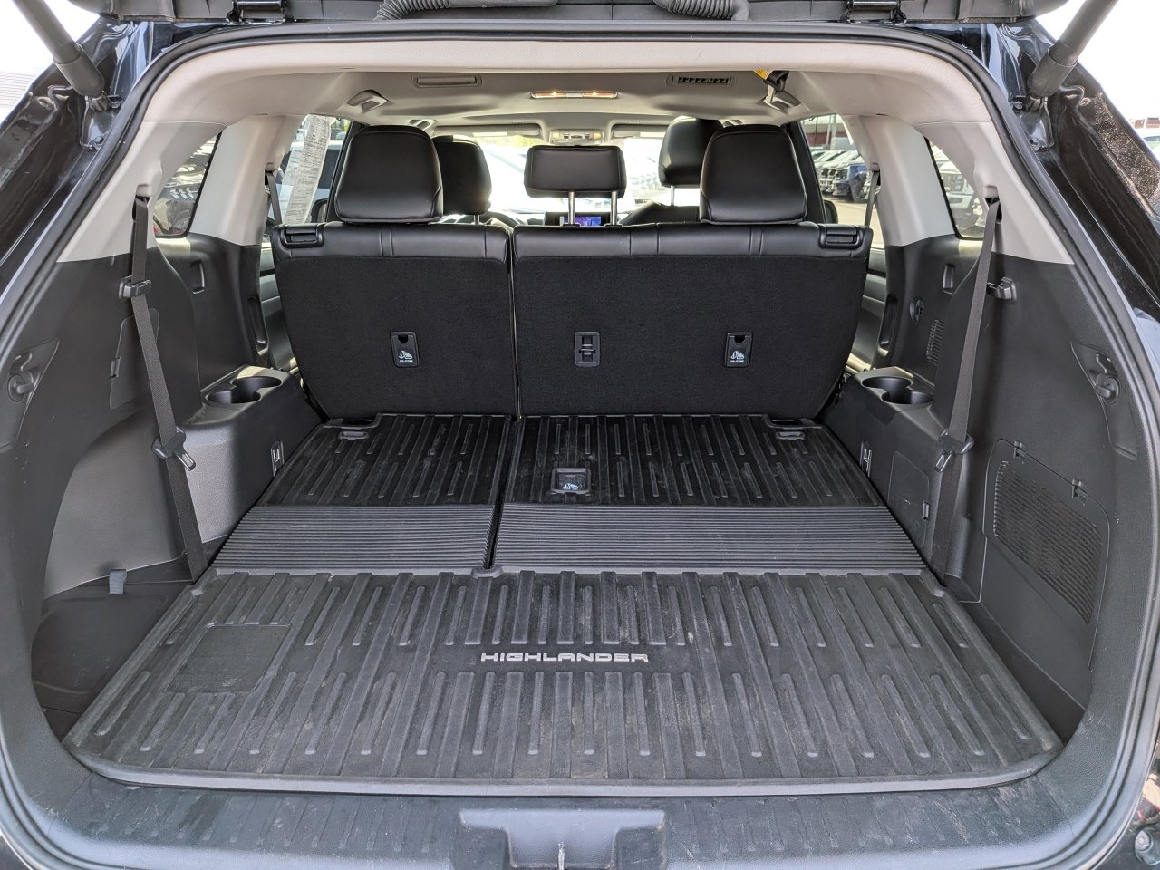 Used 2024 Toyota Highlander XLE AWD/4WD image 11
