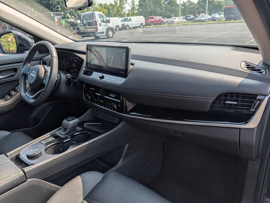 Used 2024 Nissan Rogue SL AWD/4WD image 11