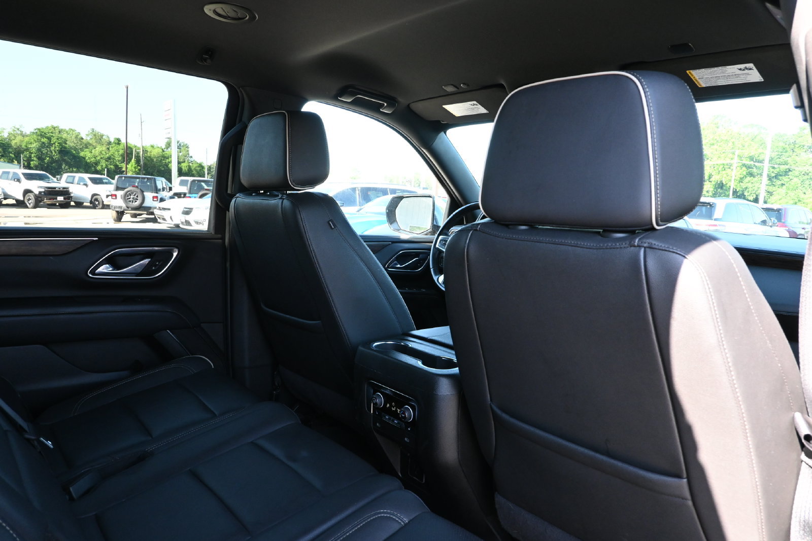 Used 2024 Chevrolet Suburban Premier AWD/4WD image 27