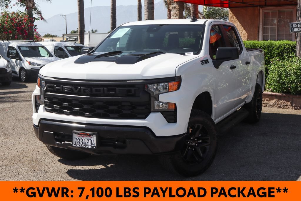 Used 2025 Chevrolet Silverado 1500 Custom Trail Boss w/ Dark Appearance Package AWD/4WD image 4