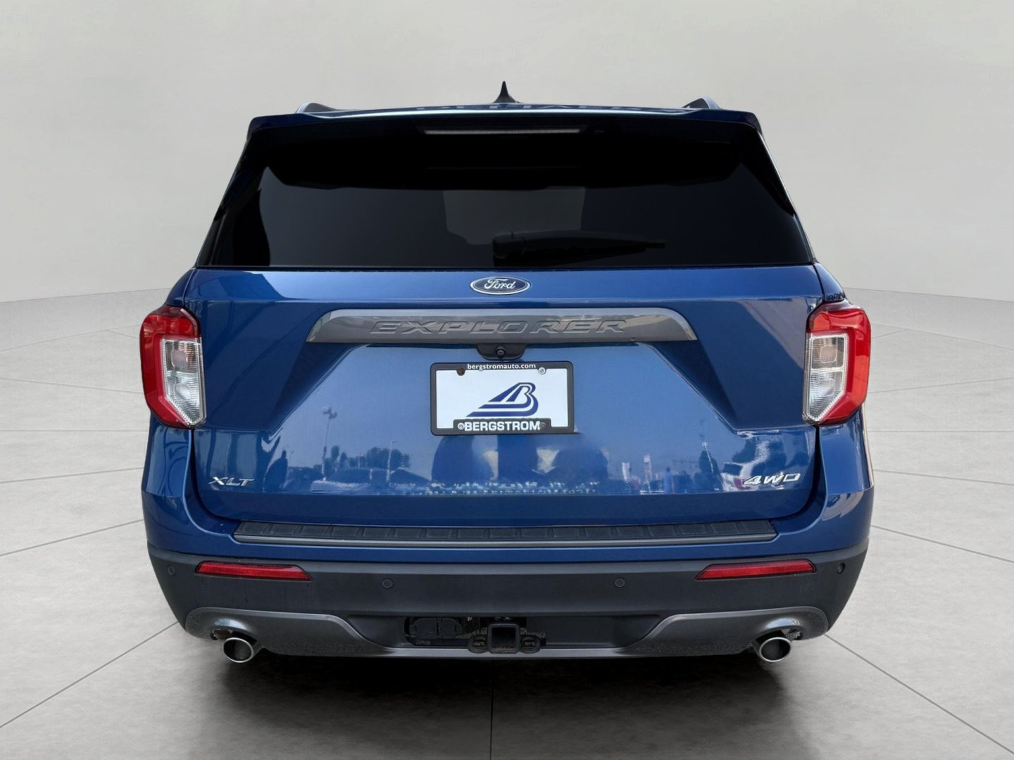 Used 2021 Ford Explorer XLT w/ Equipment Group 202A AWD/4WD image 11