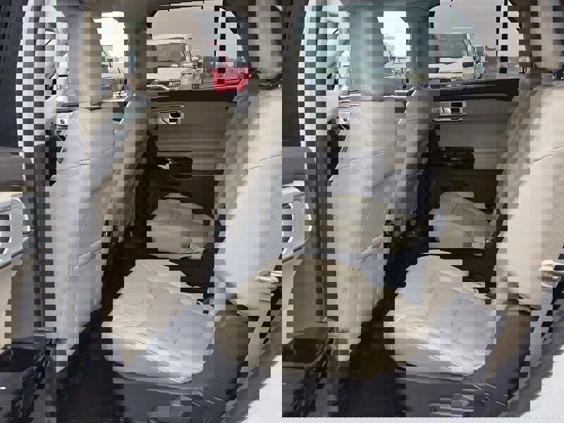 Used 2021 Ford Explorer Platinum w/ Equipment Group 601A image 6