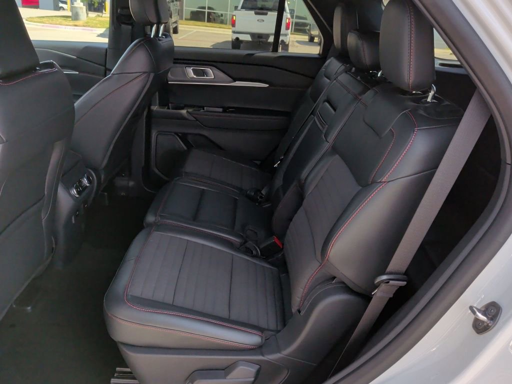 Used 2025 Ford Explorer ST-Line image 36