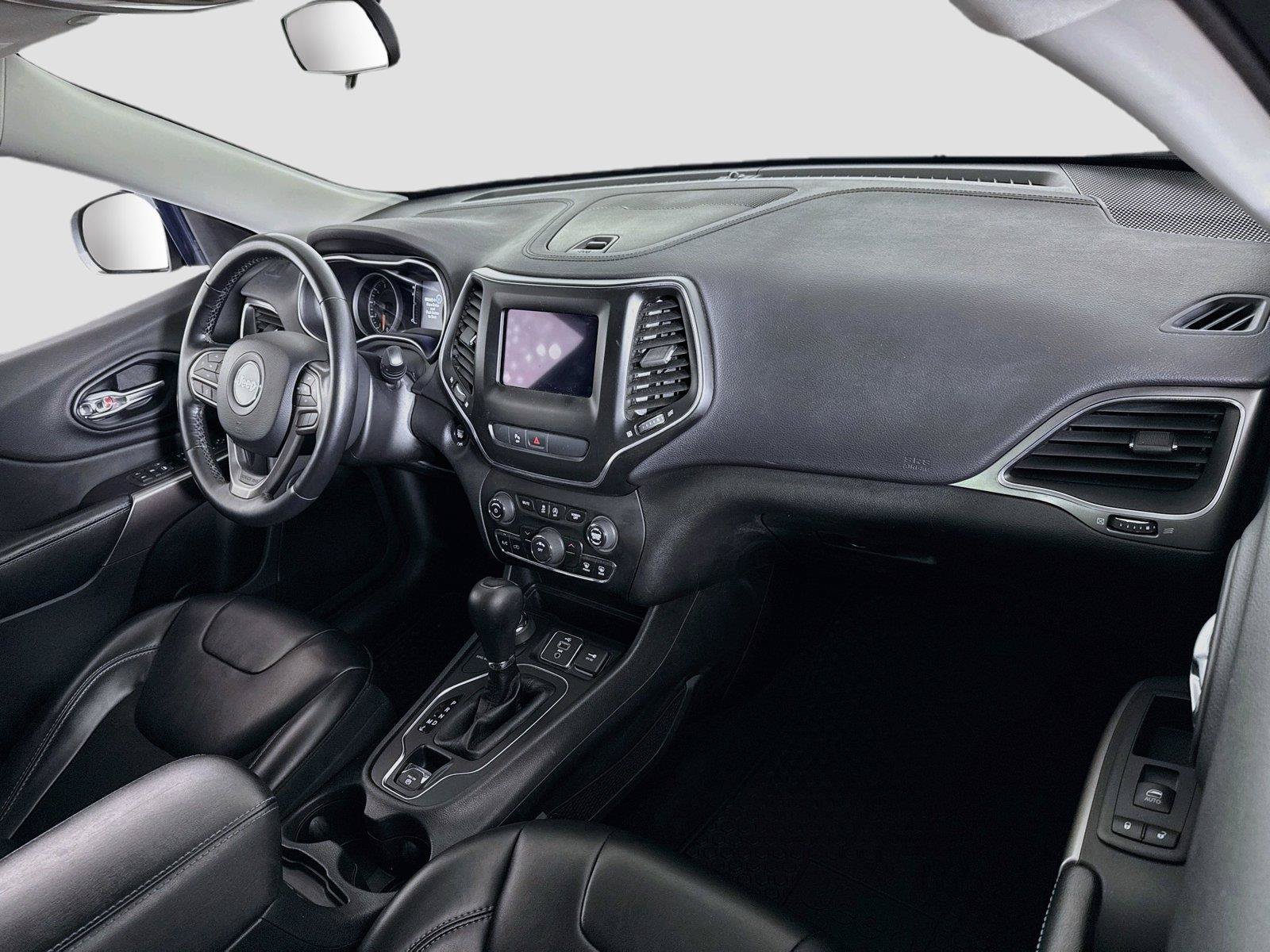Used 2019 Jeep Cherokee Latitude Plus w/ Cold Weather Group AWD/4WD image 20