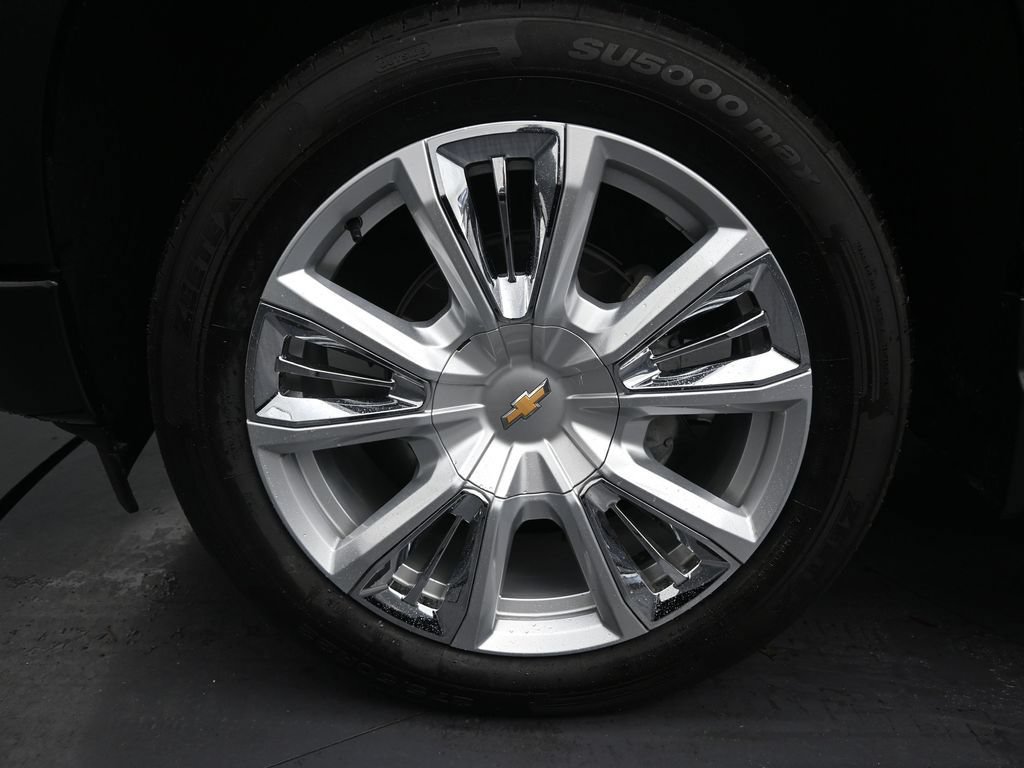 Used 2024 Chevrolet Silverado 1500 High Country w/ High Country Premium Package AWD/4WD image 9