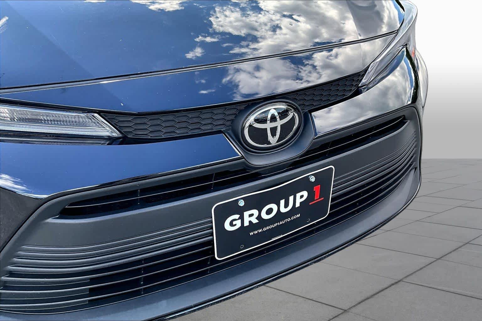 Used 2025 Toyota Corolla LE FWD image 29
