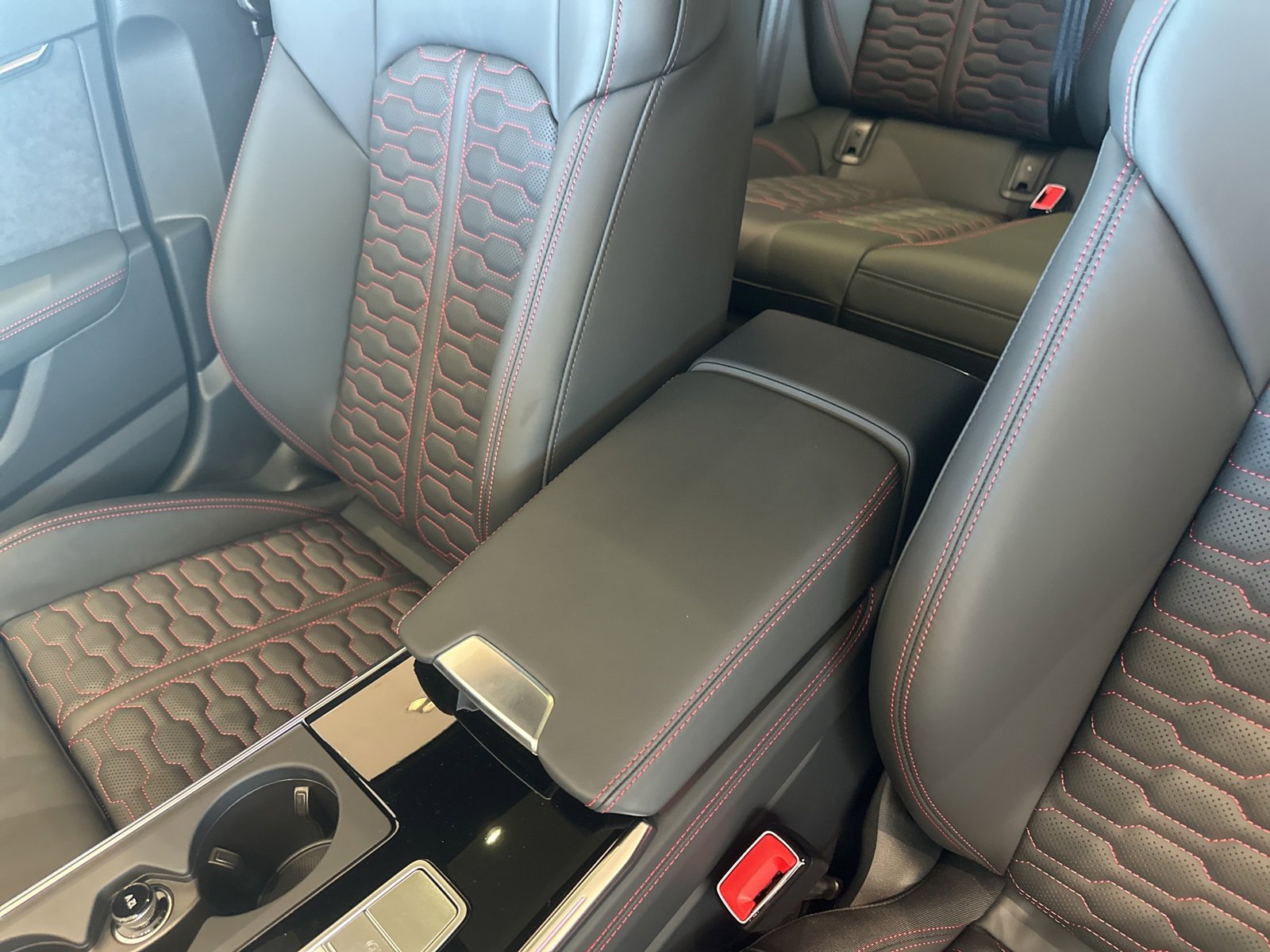 New 2025 Audi RS 6 performance image 19