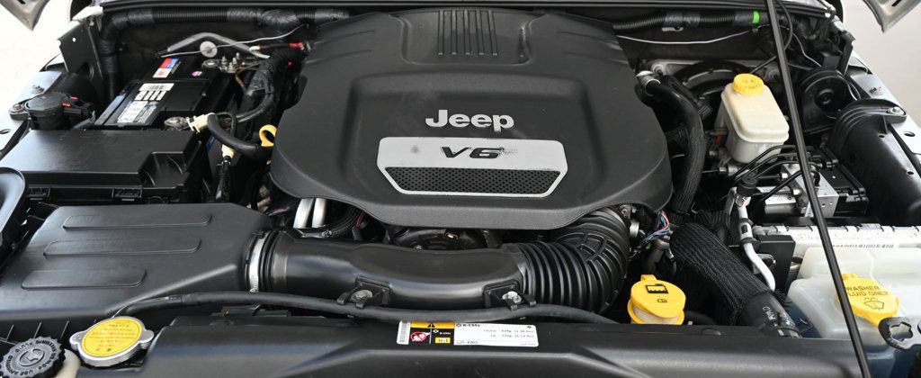 Used 2015 Jeep Wrangler Sport w/ Quick Order Package 24S AWD/4WD image 12