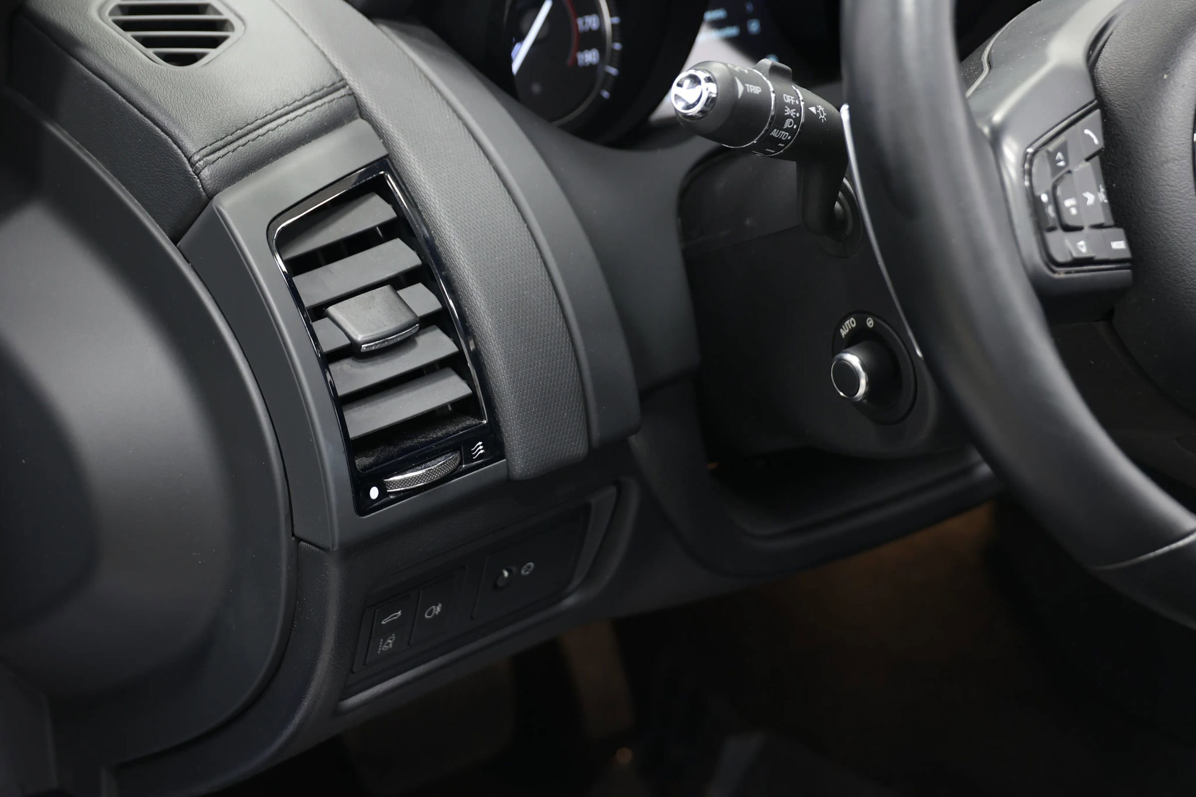 Used 2020 Jaguar F-TYPE Convertible image 21