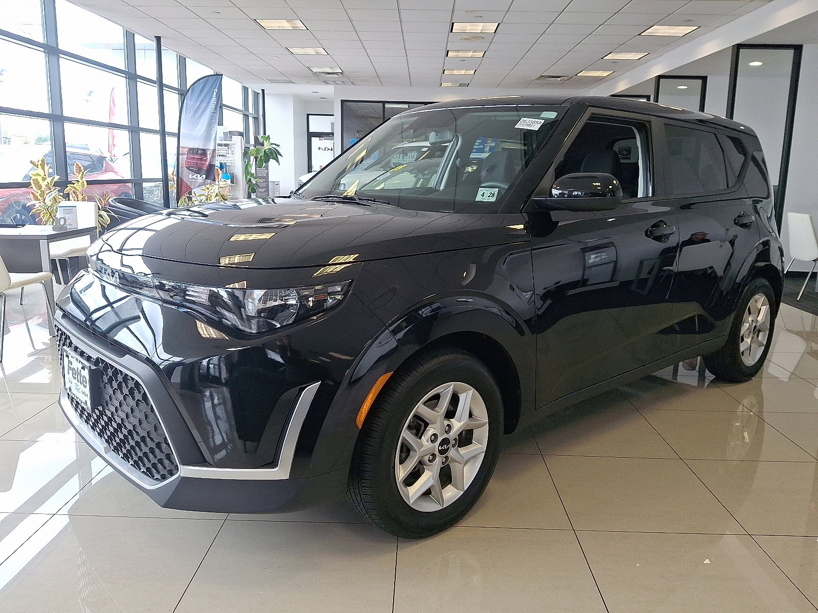 Certified 2023 Kia Soul LX w/ LX Technology Package FWD image 1