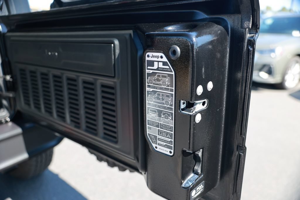 Used 2023 Jeep Wrangler Unlimited AWD/4WD image 39