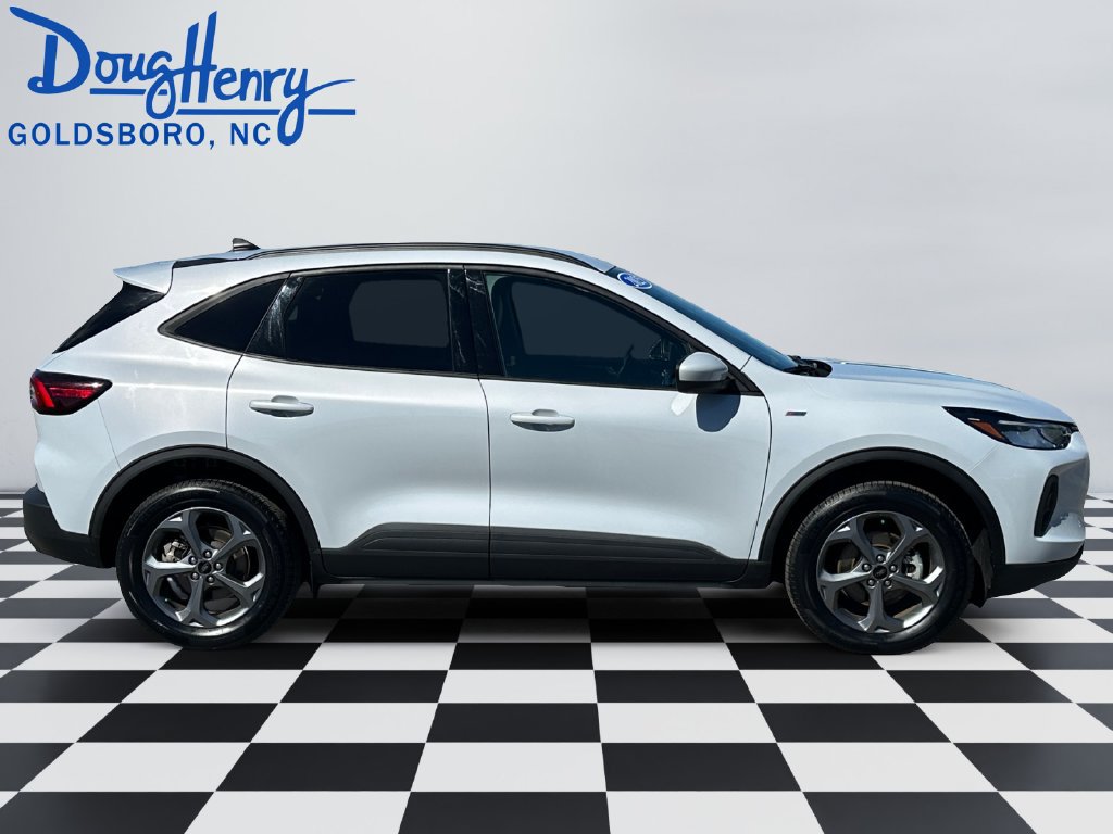 Used 2025 Ford Escape ST-Line Select AWD/4WD image 6