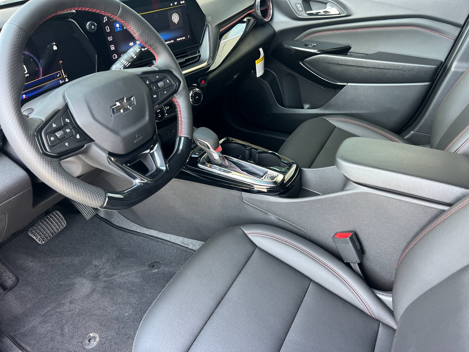 New 2026 Chevrolet Trax RS w/ Sunroof Package FWD image 10