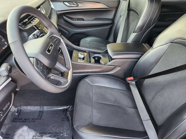 Used 2025 Jeep Grand Cherokee Altitude AWD/4WD image 4