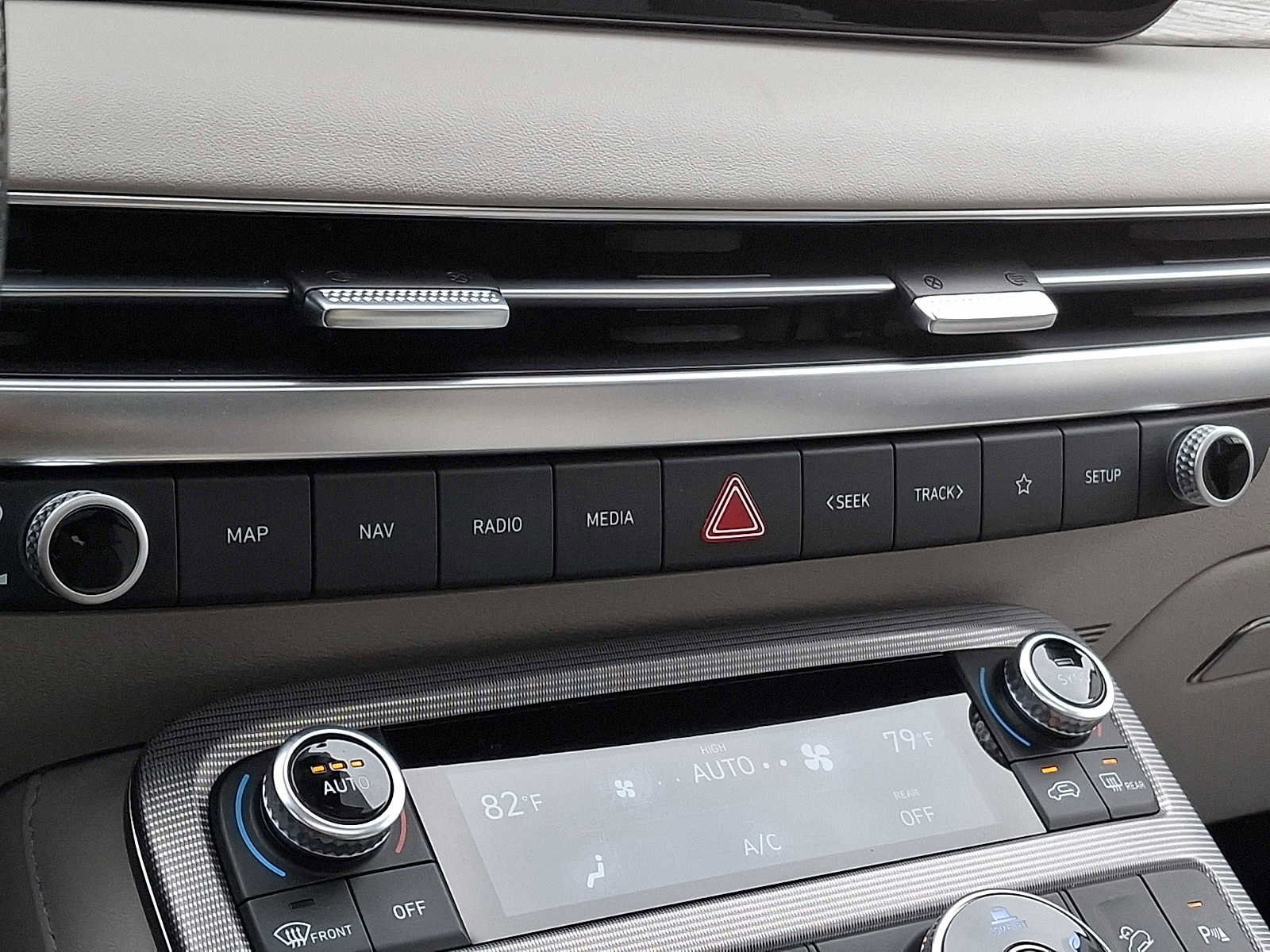 Used 2023 Hyundai Palisade Calligraphy image 16