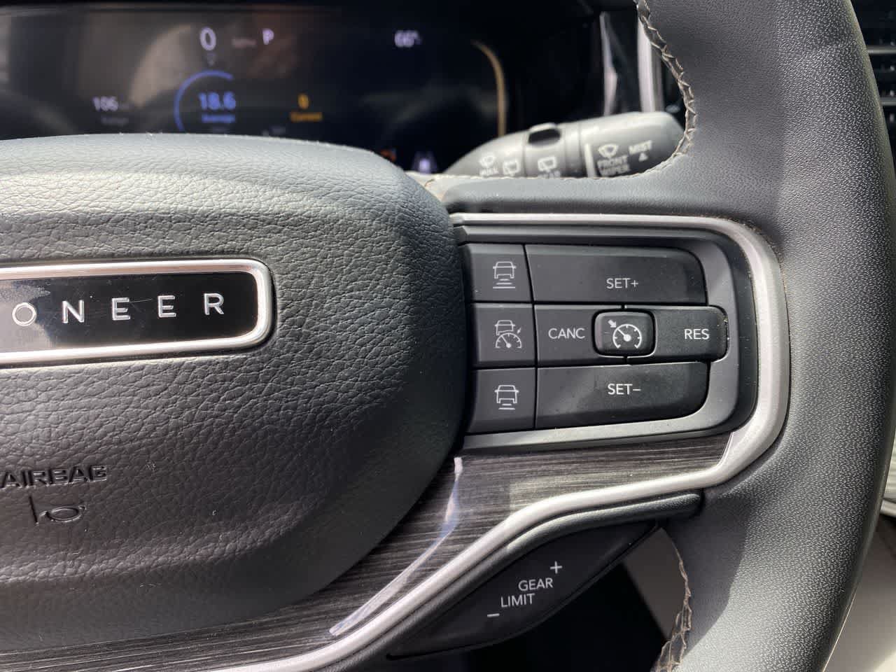Used 2022 Jeep Wagoneer Series III w/ Premium Group I AWD/4WD image 21