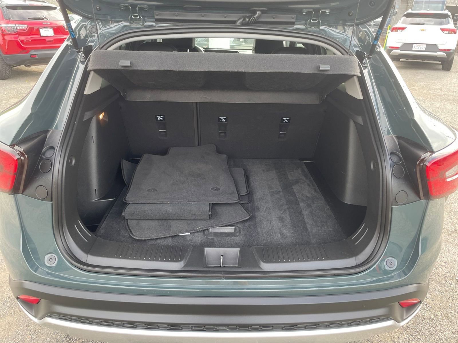 Used 2025 Chevrolet Trax LT w/ LT Convenience Package image 29