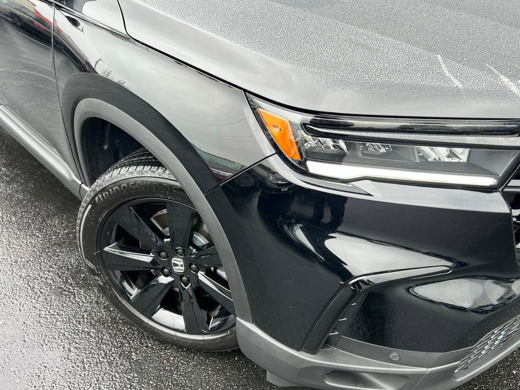 Used 2025 Honda Pilot Black Edition image 2