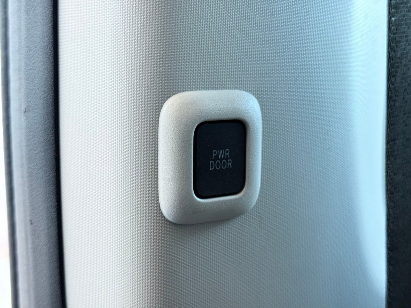 Used 2013 Toyota Sienna XLE w/ Premium Pkg image 24