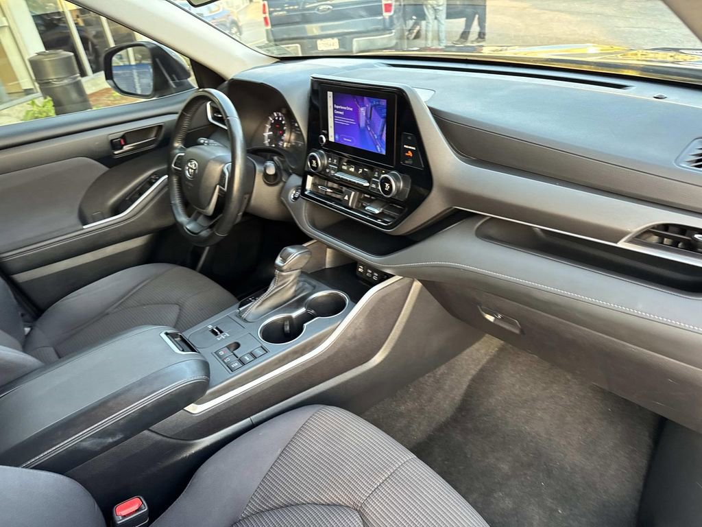Used 2023 Toyota Highlander LE image 13