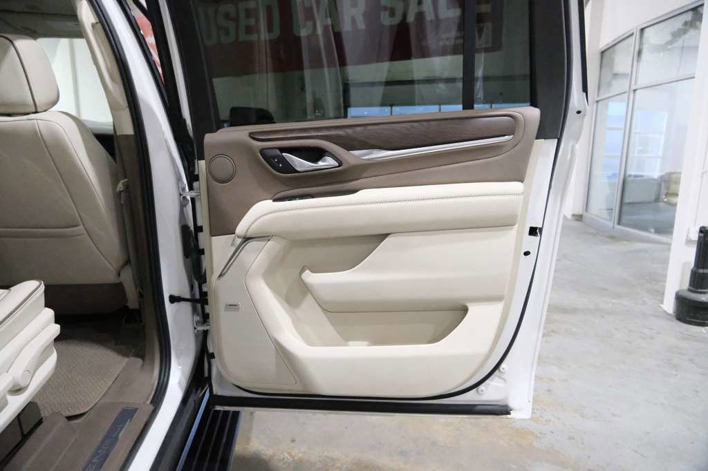 Used 2022 GMC Yukon XL Denali w/ Advanced Technology Package AWD/4WD image 26