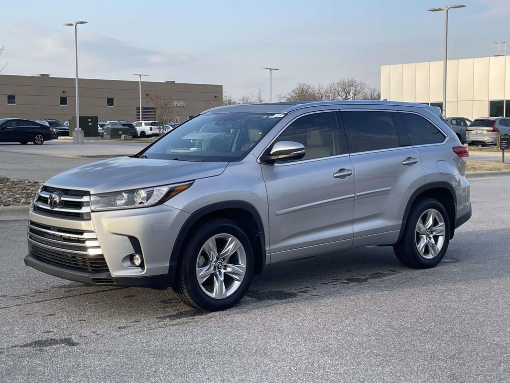 Used 2017 Toyota Highlander Limited image 28