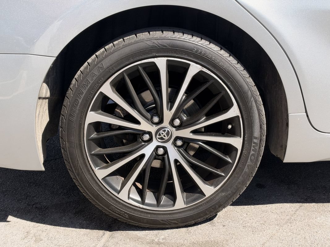 Used 2018 Toyota Camry SE w/ Moonroof Package FWD image 26