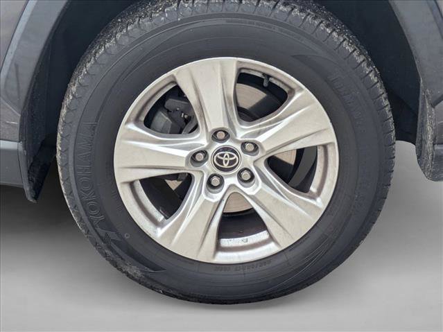 Used 2021 Toyota RAV4 XLE w/ Convenience Package FWD image 16
