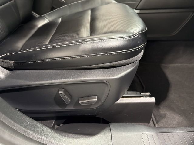 Used 2024 Ford Escape Platinum image 31