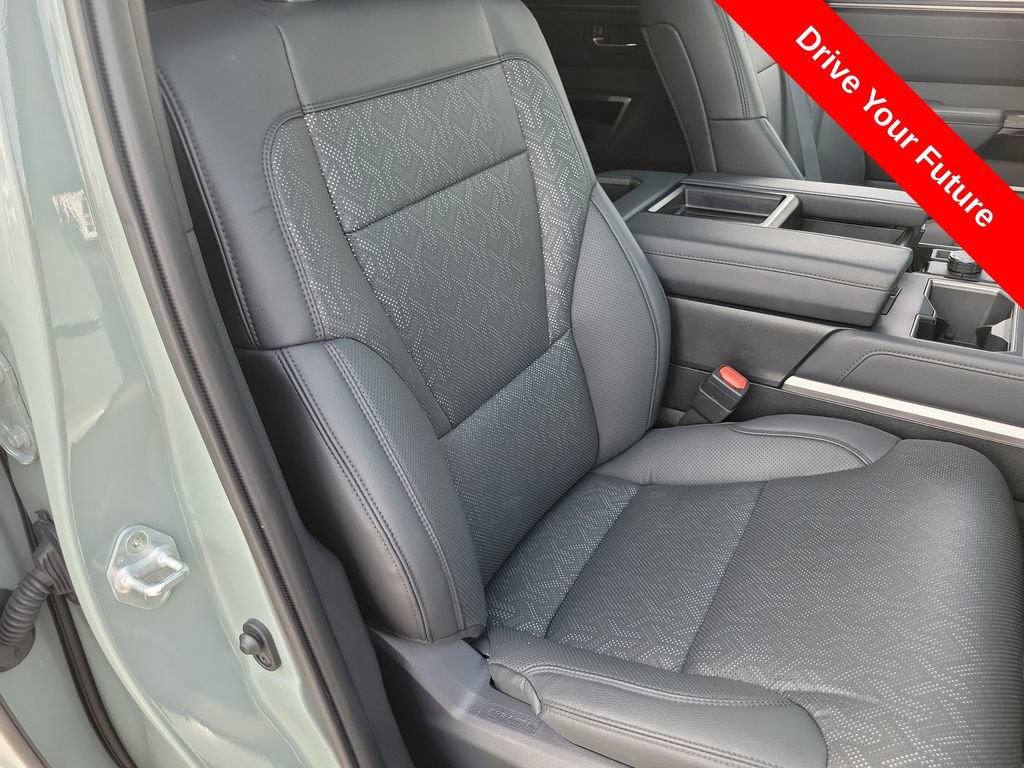 Used 2025 Toyota Tundra Limited AWD/4WD image 22